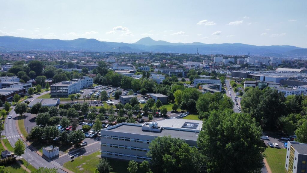 Vu aérienne des locaux