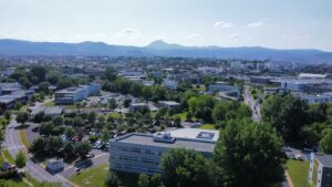 Vu aérienne des locaux